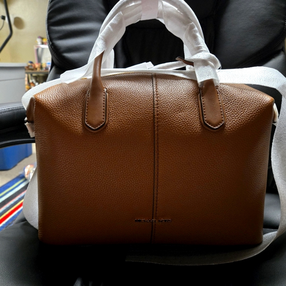 Michael Kors Hyde Large Pebbled Leatger Satchel